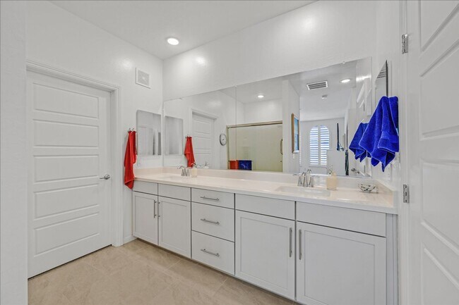 Building Photo - FULLY FURNISHED RENTAL