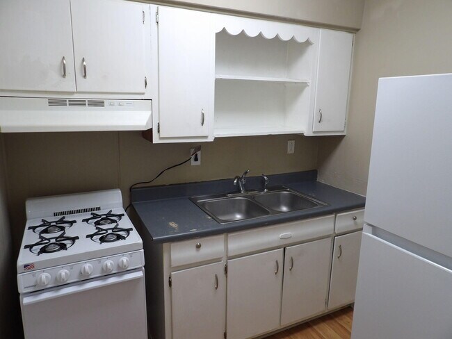 Building Photo - 720 Woodland Ave