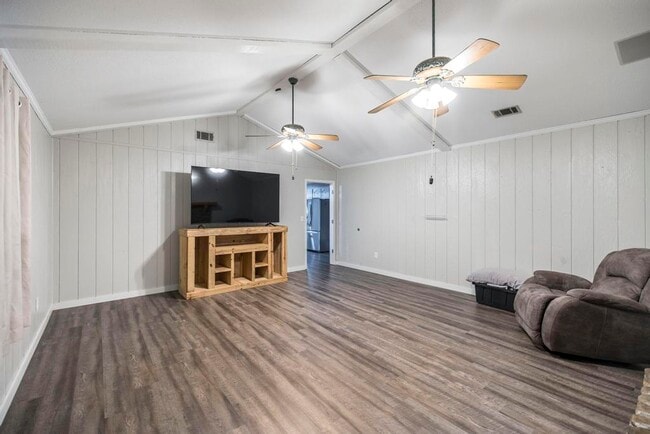 Building Photo - 609 Forest Lake Dr