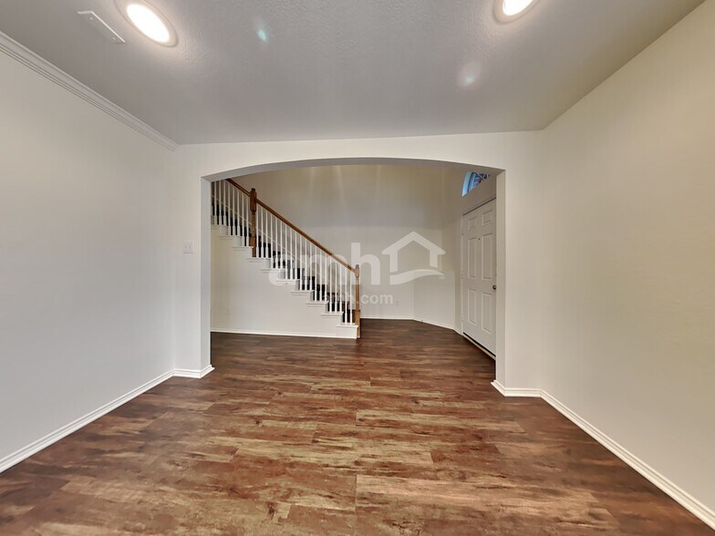 Building Photo - 6005 Stirrup Iron Dr