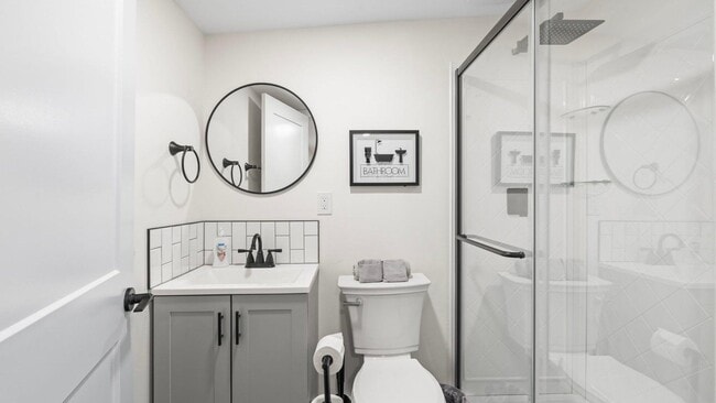 Building Photo - 219 W 41st St