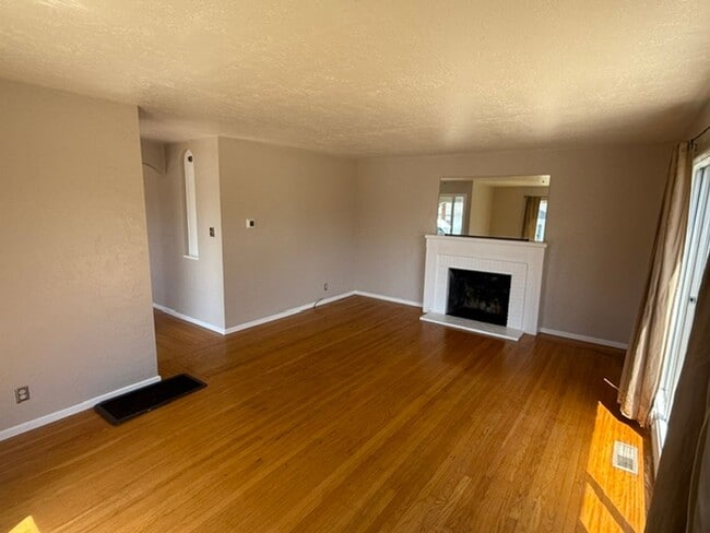 Building Photo - 3-Bedroom Single Family Home in Richmond Annex / El Cerrito Area