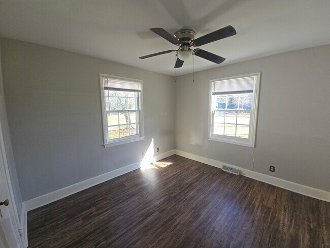 Building Photo - 2014 Colonial Ave