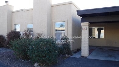 Building Photo - Cute 2 Bedroom, 2 Bath Townhome (Speedway...