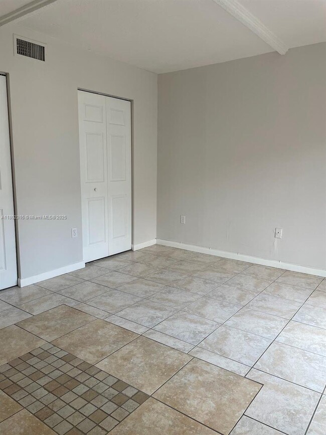 Building Photo - 1655 W 44th Pl