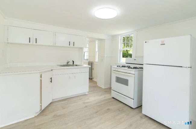 Building Photo - 30 Grove St