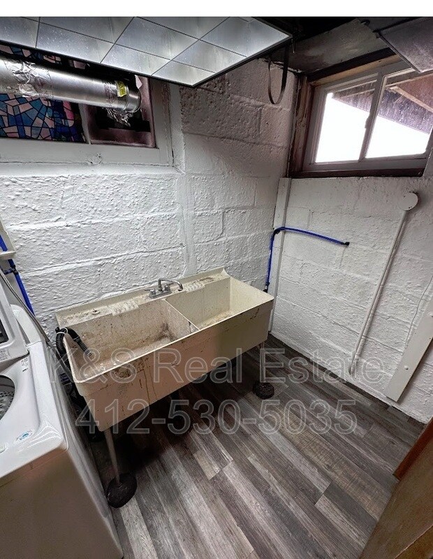 Building Photo - 418 Carl St