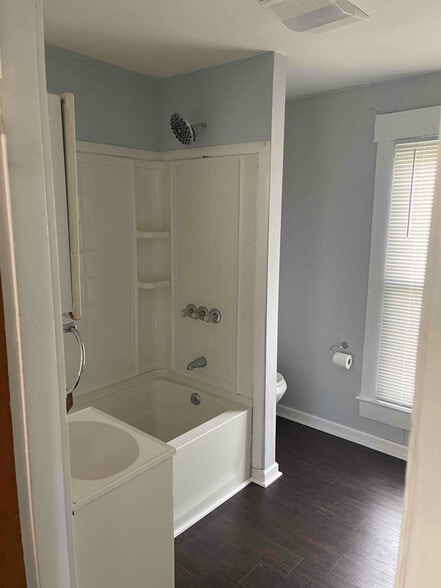 Building Photo - 300 Crawford St