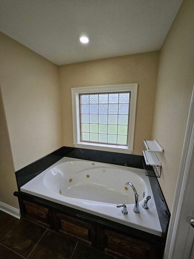 Building Photo - 121 Eagle Pt Dr