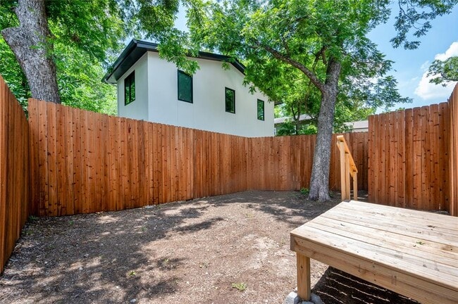 Building Photo - 10515 N Mopac Expy