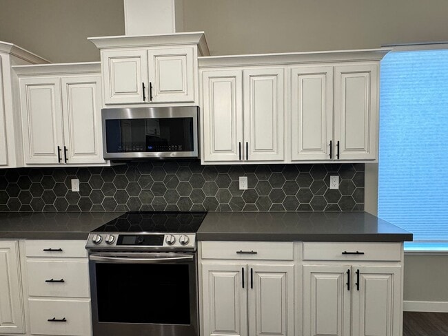 Building Photo - Occupied, do not disturb tenants.  West Valley 3 bedroom 3 Car Garage Custom Built