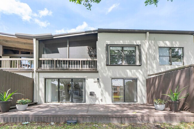 Building Photo - 9717 N New River Canal Rd