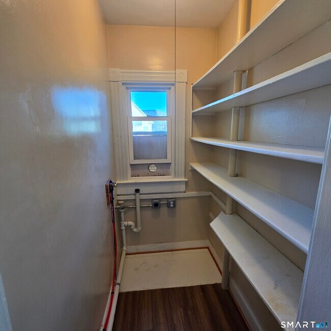 Building Photo - 142 Oakland Terrace