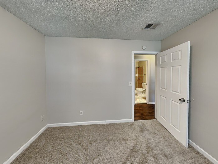 Building Photo - 5595 Fairington Pl