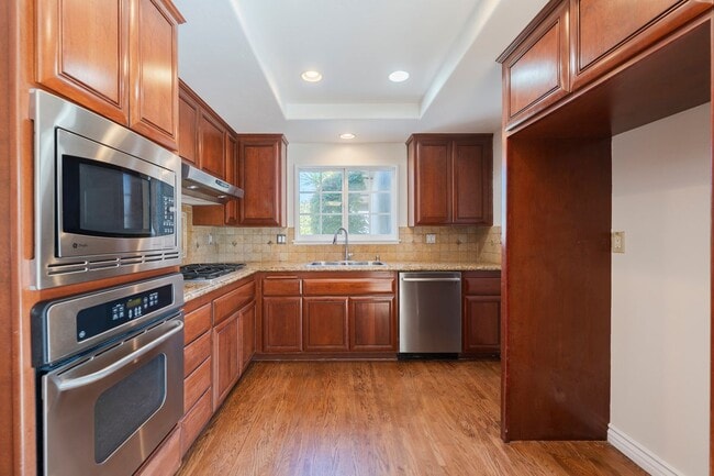 Building Photo - 15871 Belfast Ln