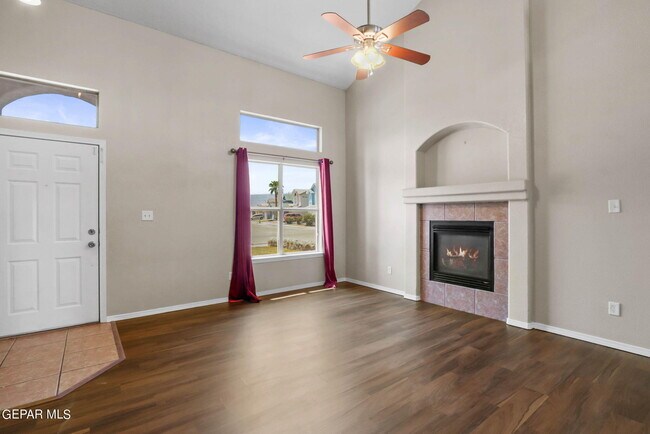 Building Photo - 10822 Elise St