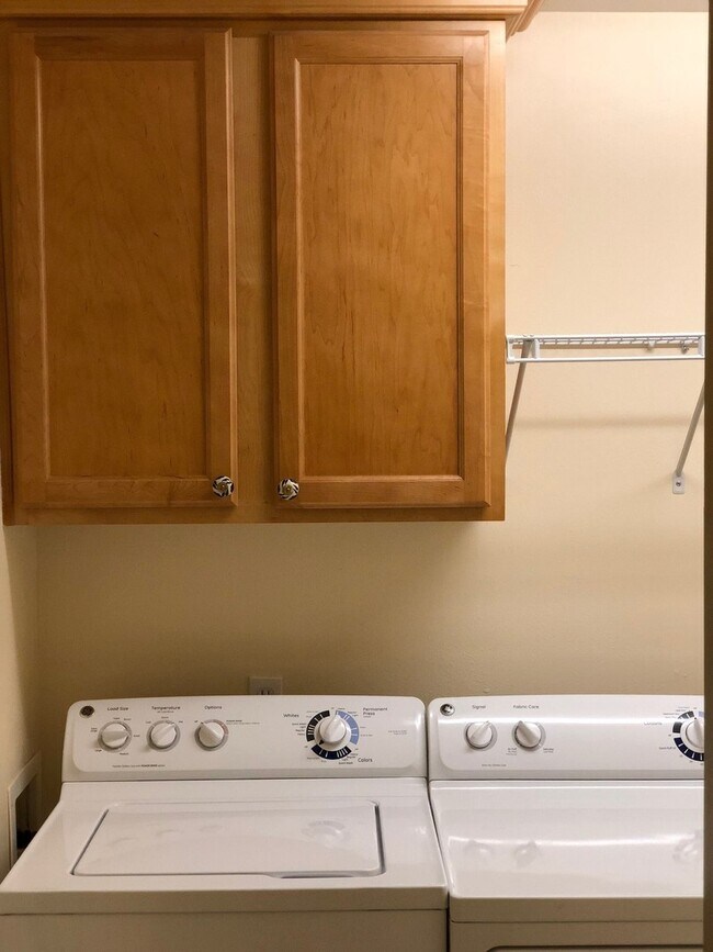 Building Photo - 2B/2B Condo in Old Bay Village – Upgraded ...