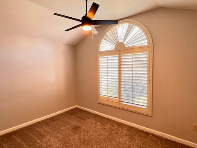 Building Photo - North West Bakersfield Home for Rent with Pool!