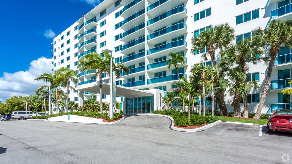 Building Photo - Wake Biscayne Bay