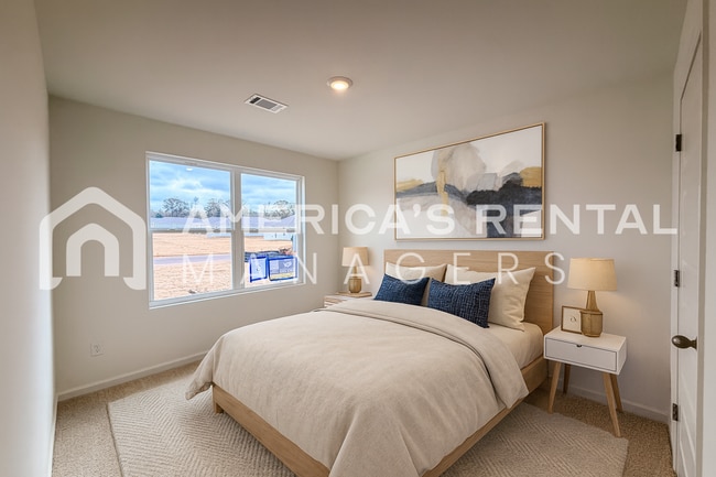 Building Photo - Coming Soon! Available to view NOW!!! Comfortable and Bright Tuscaloosa Home