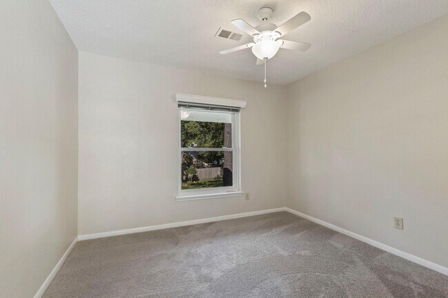 Building Photo - 58 Fire Flicker Pl