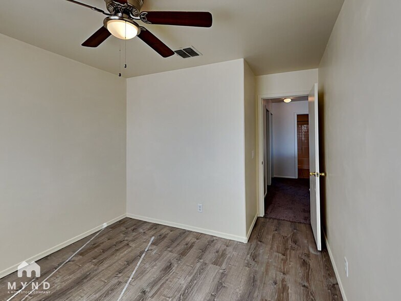Building Photo - 783 W Flaming Arrow Dr