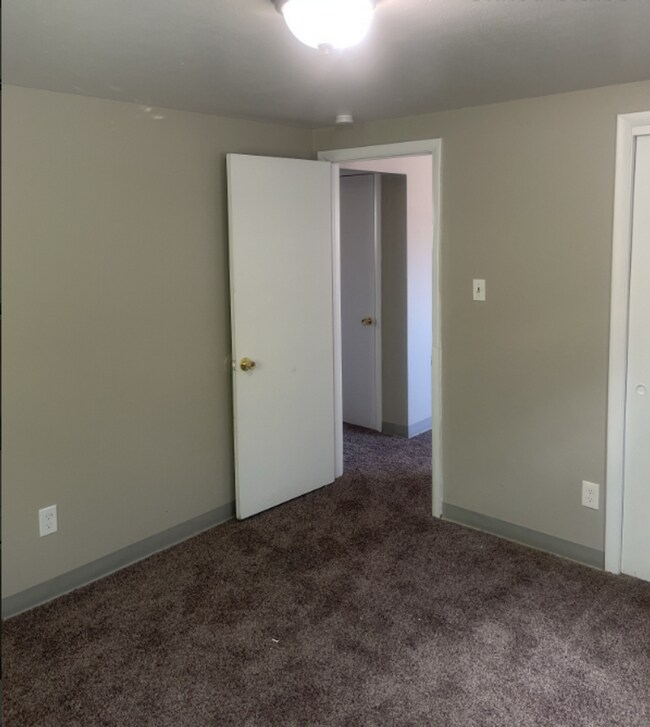 Building Photo - 2 Bedroom 1 Bathroom Westminster Quadplex - Lower unit