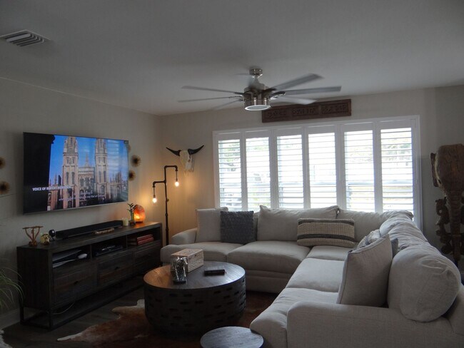 Building Photo - Charming 3-Bed, 2-Bath Pool Home in Desirable Winter Springs