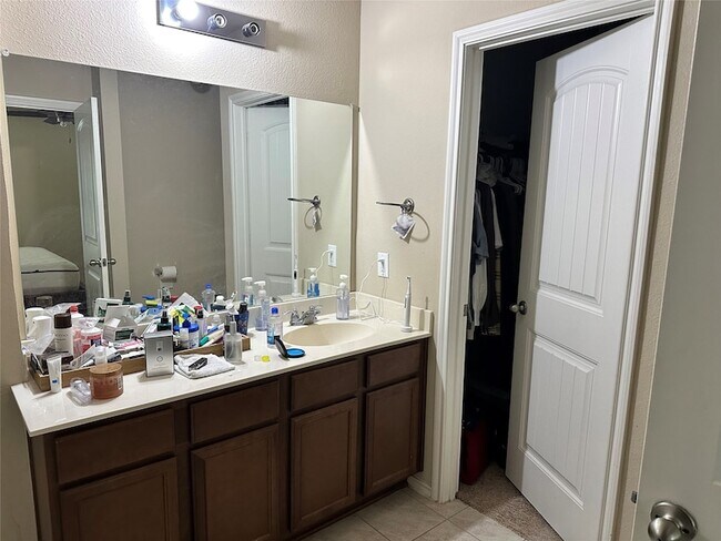 Building Photo - 915 Quartz Trl