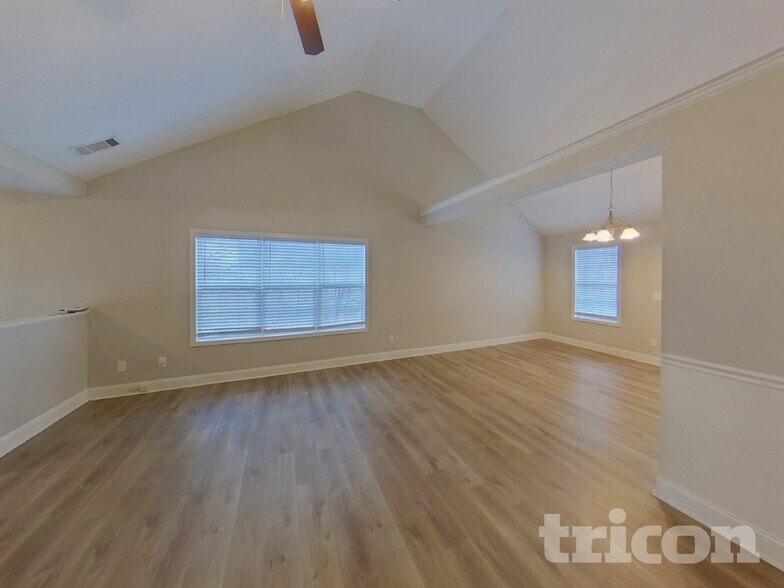 Building Photo - 287 Huntington Dr