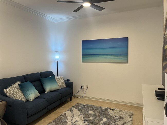 Building Photo - 801 S Olive Ave