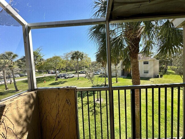 Building Photo - 800 Cypress Park Way