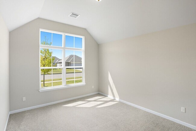 Building Photo - Like new, Move in Ready.