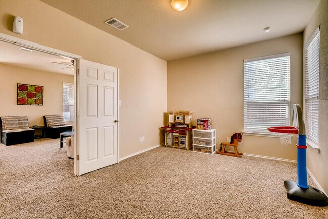 Building Photo - 2940 Mistywood Ln