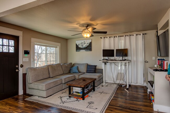 Building Photo - Stunning Remodeled Downtown Craftsman 3BD ...