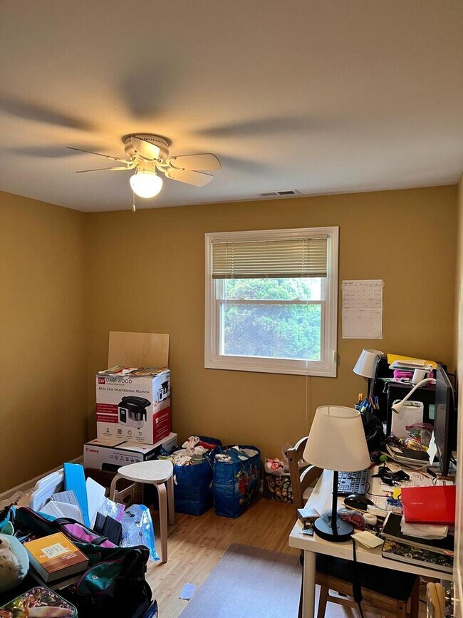 Building Photo - 236 Wellesley Ct