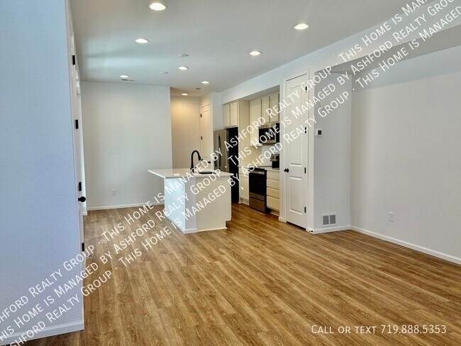 Building Photo - 4926 Deviation Pt