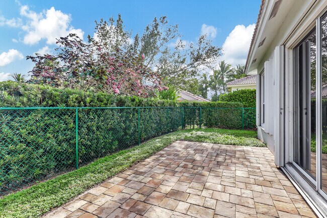 Building Photo - 1898 Capeside Cir