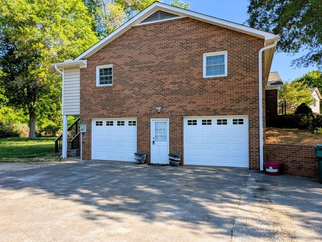 Building Photo - 6913 Crandall Ct