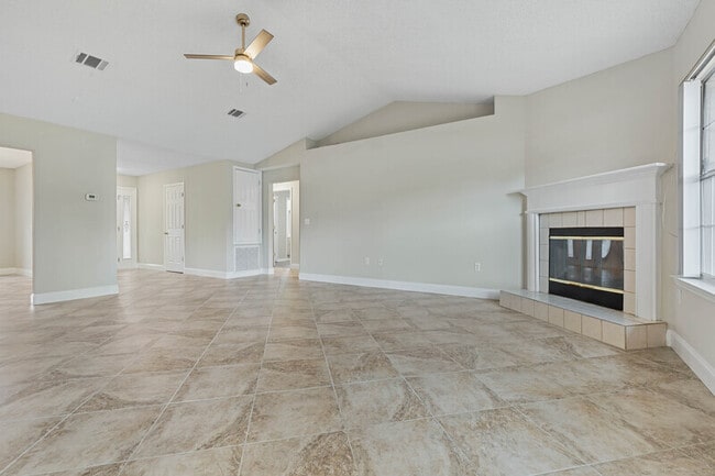 Building Photo - 6 Lemay Pl