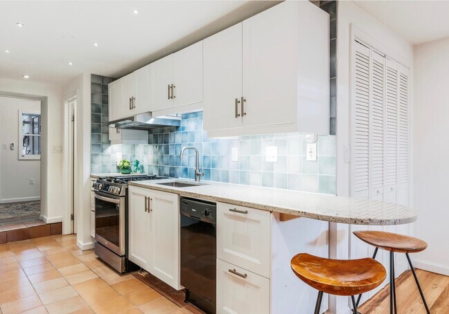 Building Photo - 209.5 4th St