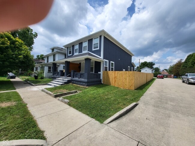 Building Photo - 1630 N Arsenal Ave