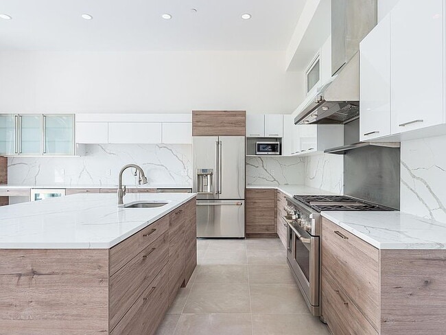 Building Photo - "Charming 2-Bed, 2-Bath Retreat in Prime Downtown Greenwich Location!"