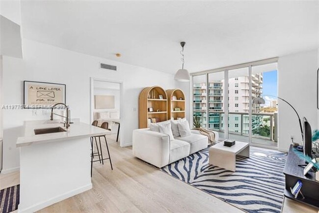 Building Photo - 7910 Harbor Island Dr