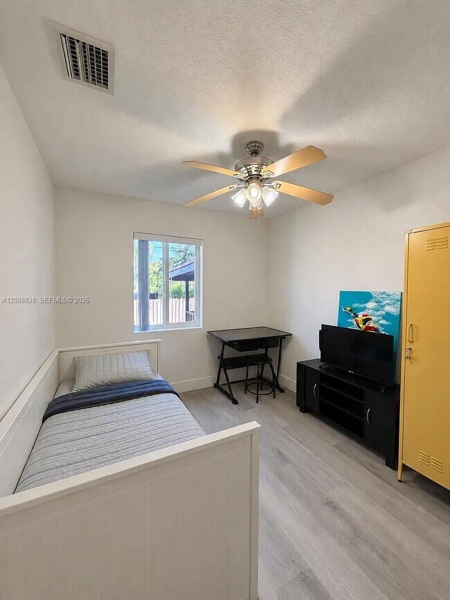 Building Photo - 8260 SW 27th Terrace