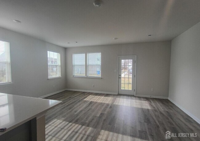 Building Photo - 25 Elliot Ln