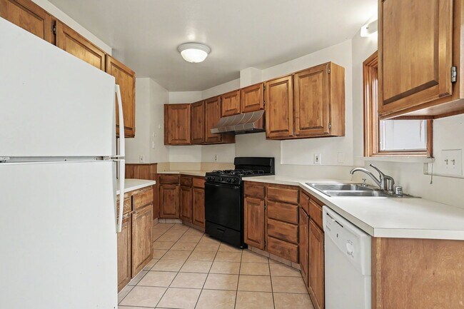 Building Photo - Charming 2 Bedroom Pacific Grove Home with Ocean Views