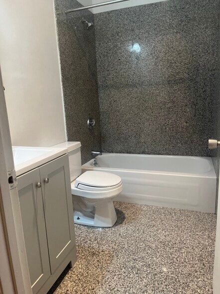 Building Photo - 600 Columbia Rd