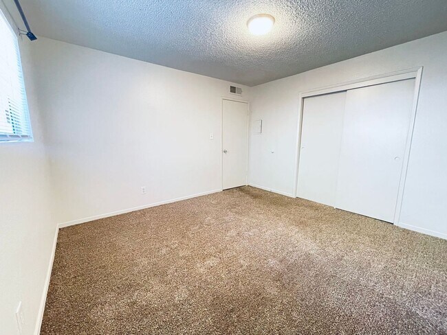 Building Photo - 4233 N Bengston Ave