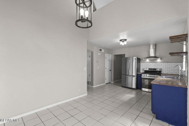 Building Photo - 12425 Red Sun Dr